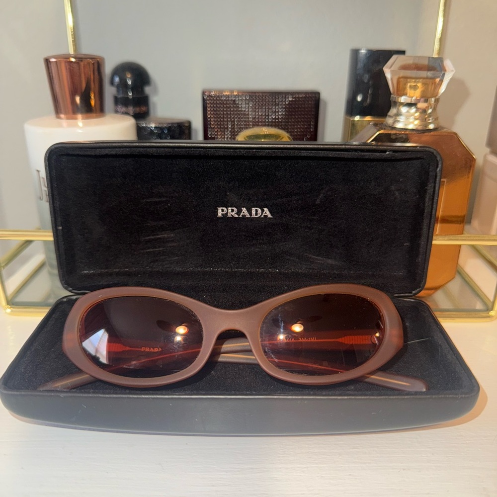 Vintage Prada SPR 01A 3AA-1M1 Slim Oval Sunglasses w/ Case